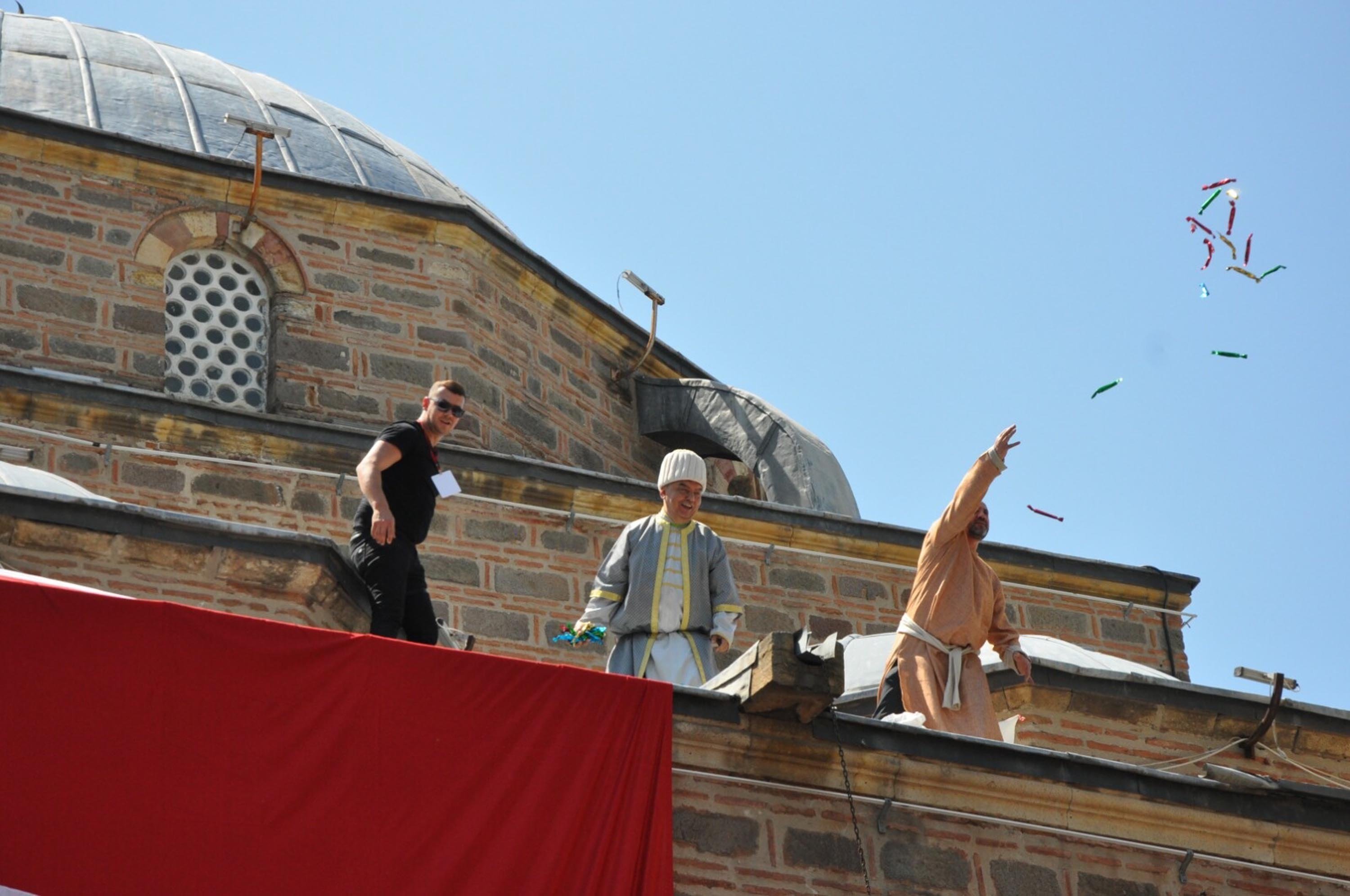 10 T O N M E S I R M A C U N U 20 D A K I K A D A S A C I L D I 1279364 380686