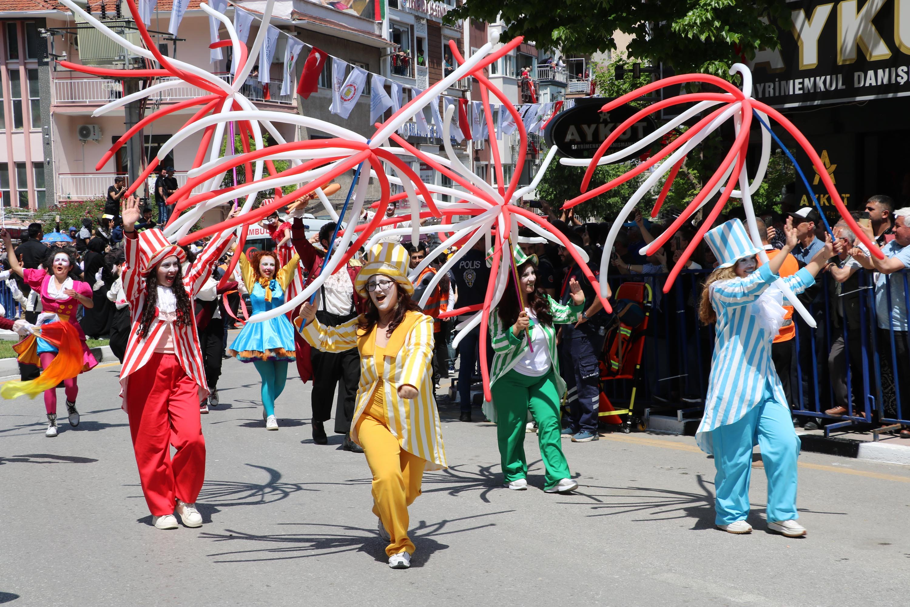 10 T O N M E S I R M A C U N U 20 D A K I K A D A S A C I L D I 1279368 380686