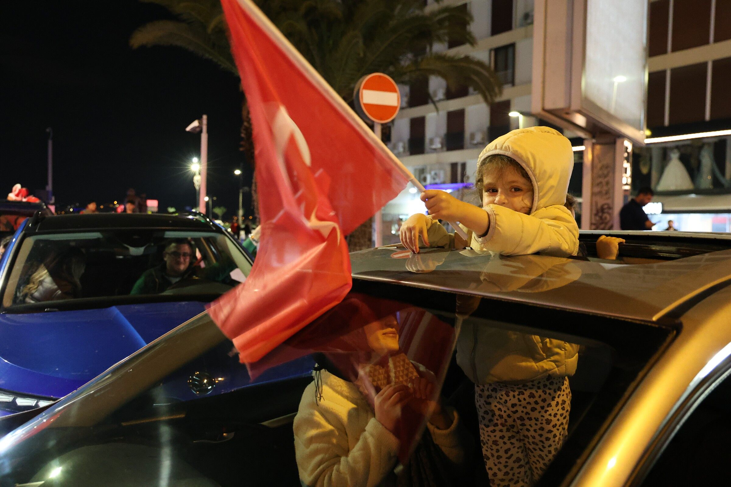 A M I L L I T A K I M I N D U N Y A K U P A S I’ N A K A T I L M A 1238663 368433~1