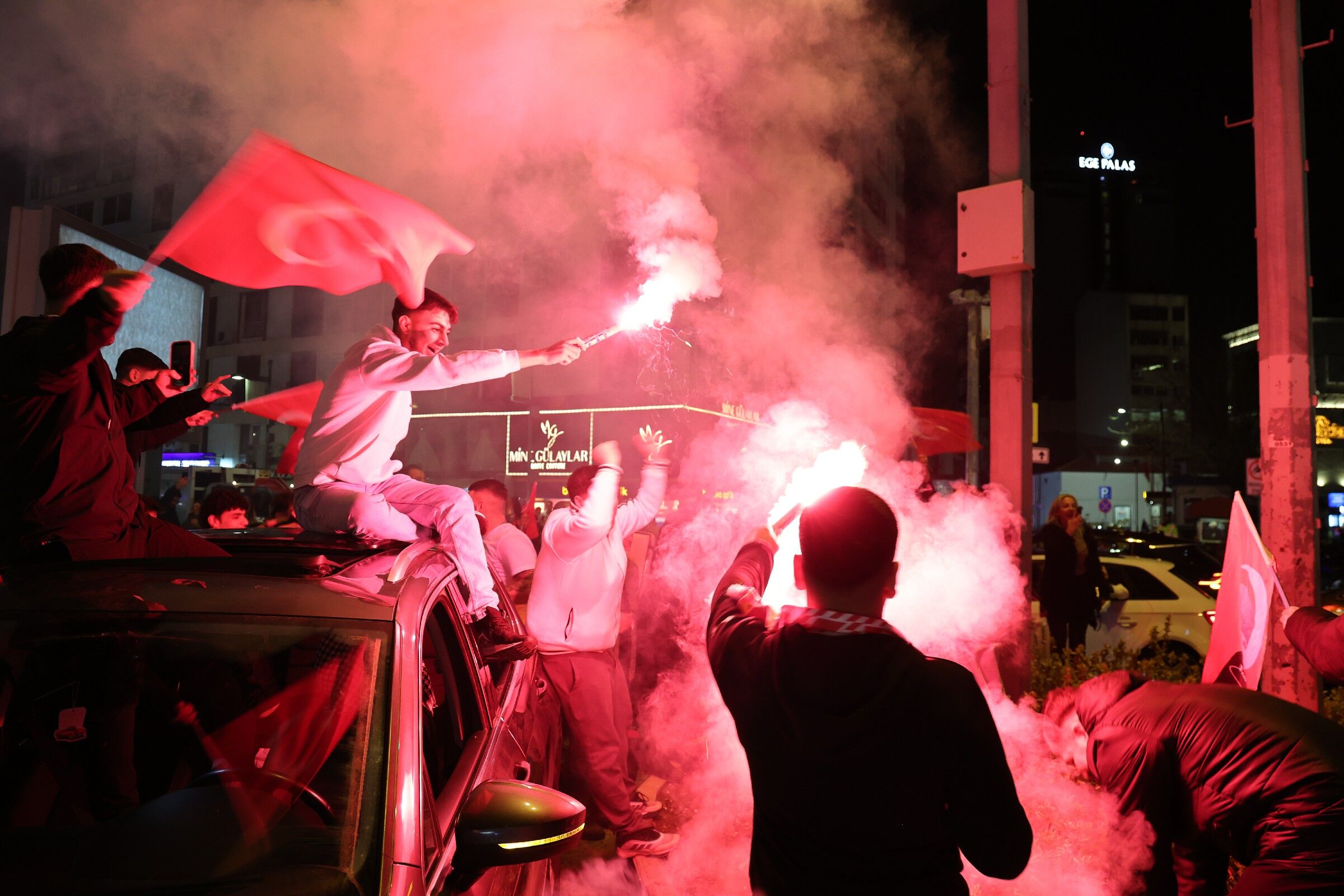 A M I L L I T A K I M I N D U N Y A K U P A S I’ N A K A T I L M A 1238664 368433~1