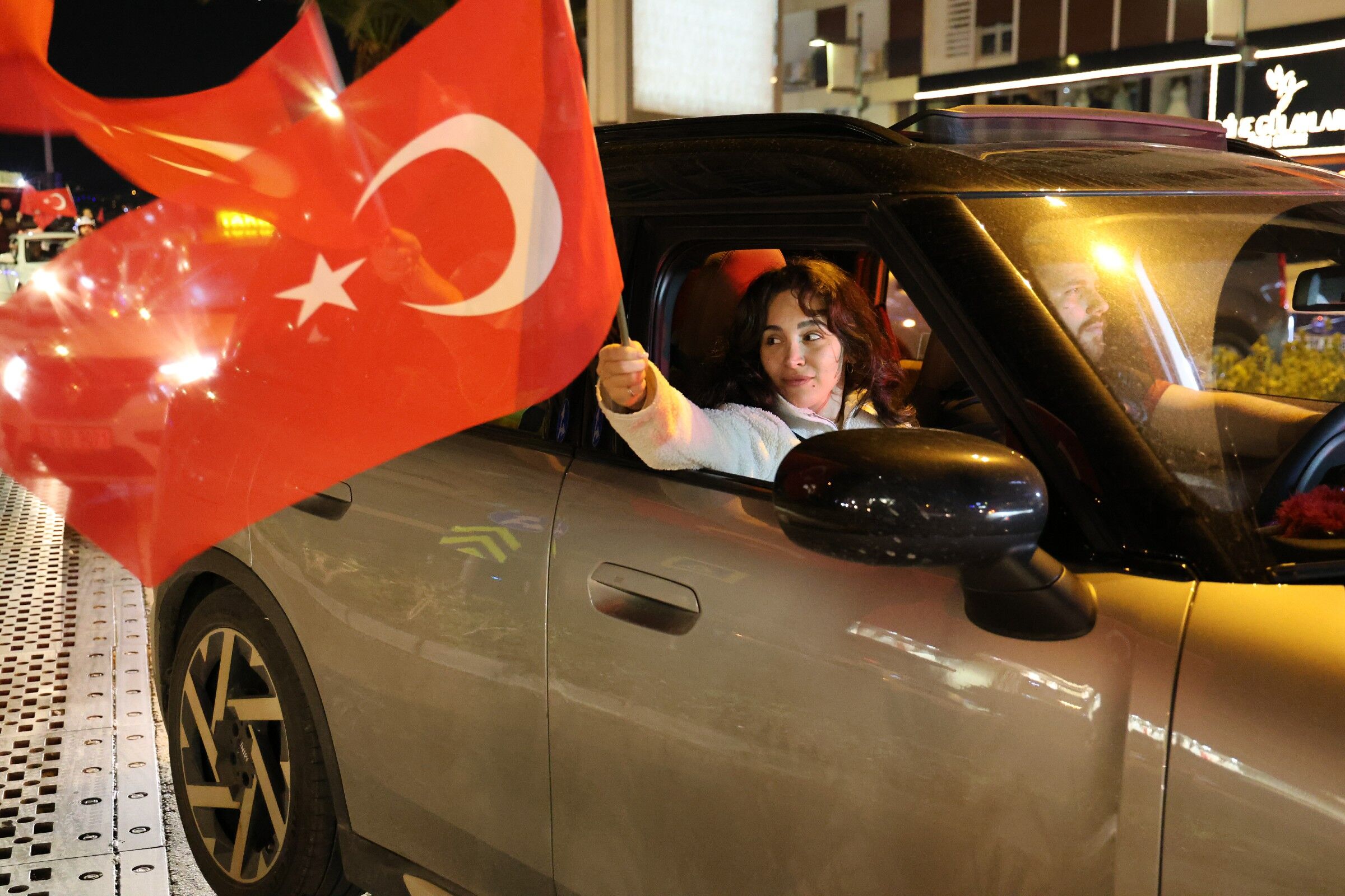 A M I L L I T A K I M I N D U N Y A K U P A S I’ N A K A T I L M A 1238665 368433~1