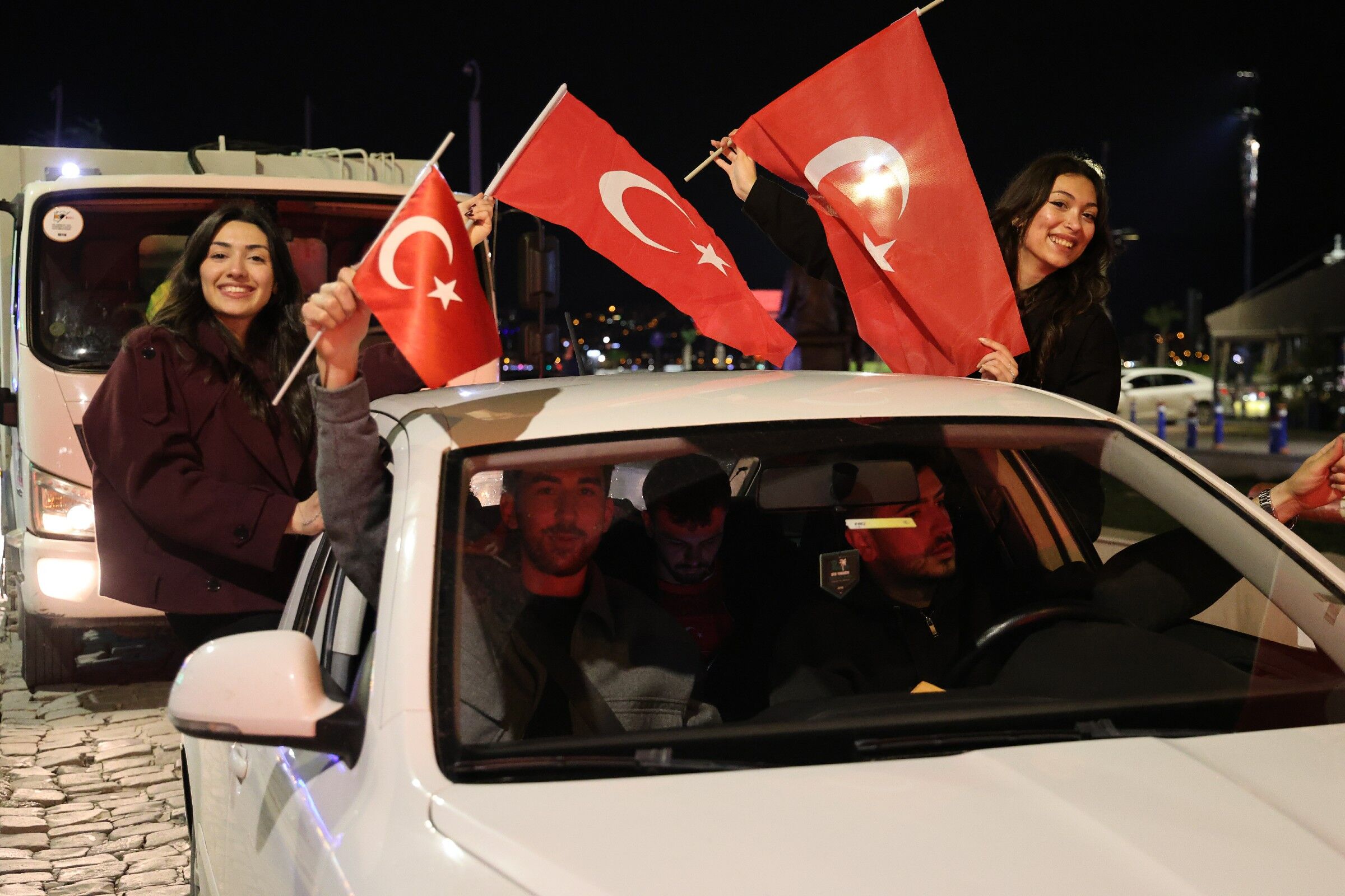 A M I L L I T A K I M I N D U N Y A K U P A S I’ N A K A T I L M A 1238667 368433~1