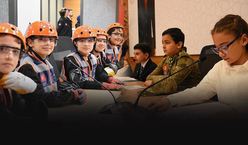 İzmir’de 23 Nisan’da çocuklar afet yönetimini üstlendi