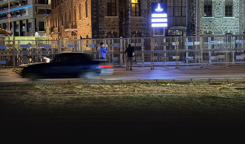 Meslek Fabrikası önünde eyleme polis engeli... Bariyerle kapatıldı!