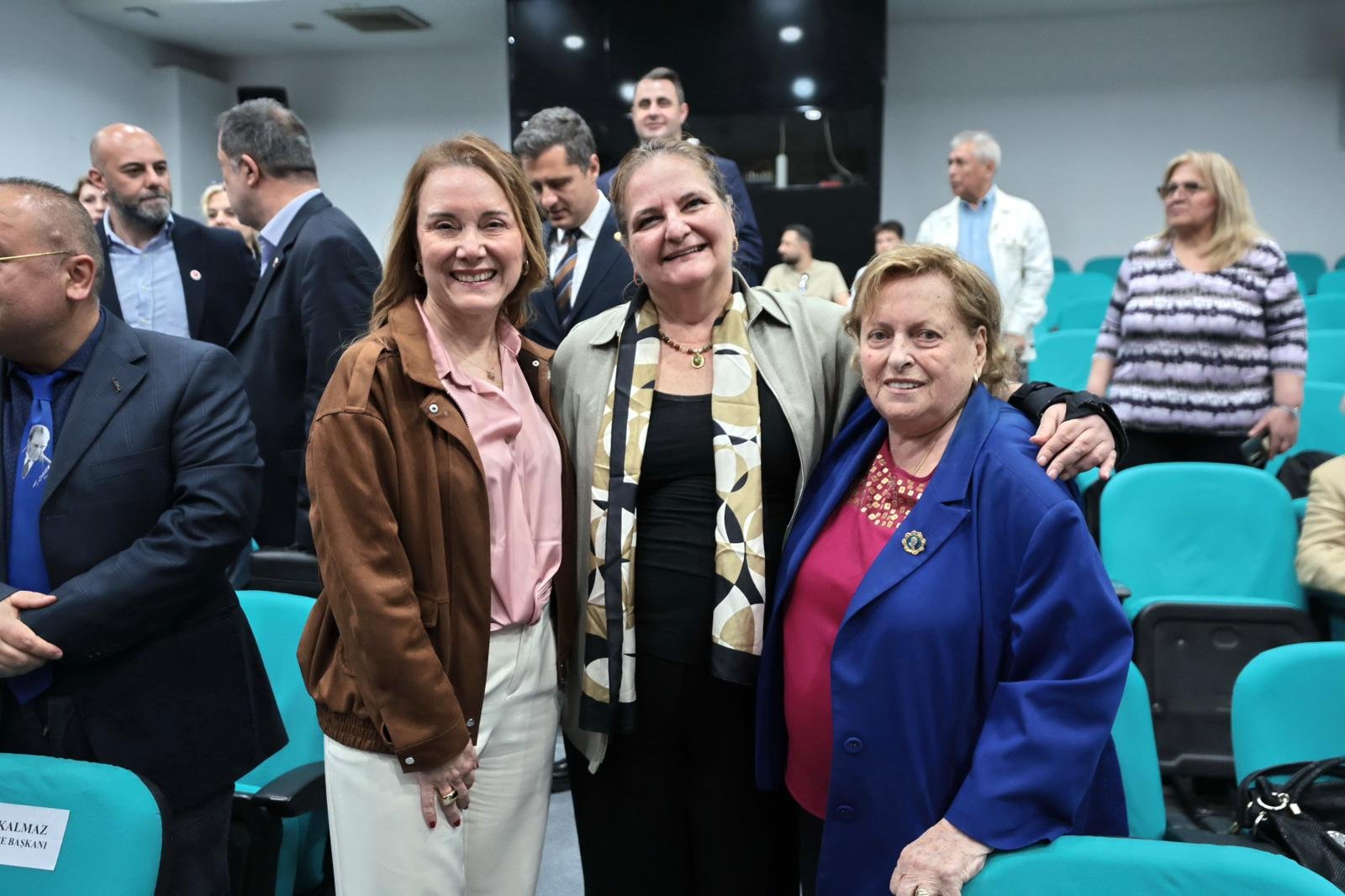 Balkan Ve Rumeli Dernekleri Konak’ta Buluştu Birlik Ve Dayanışma Vurgusu (4)