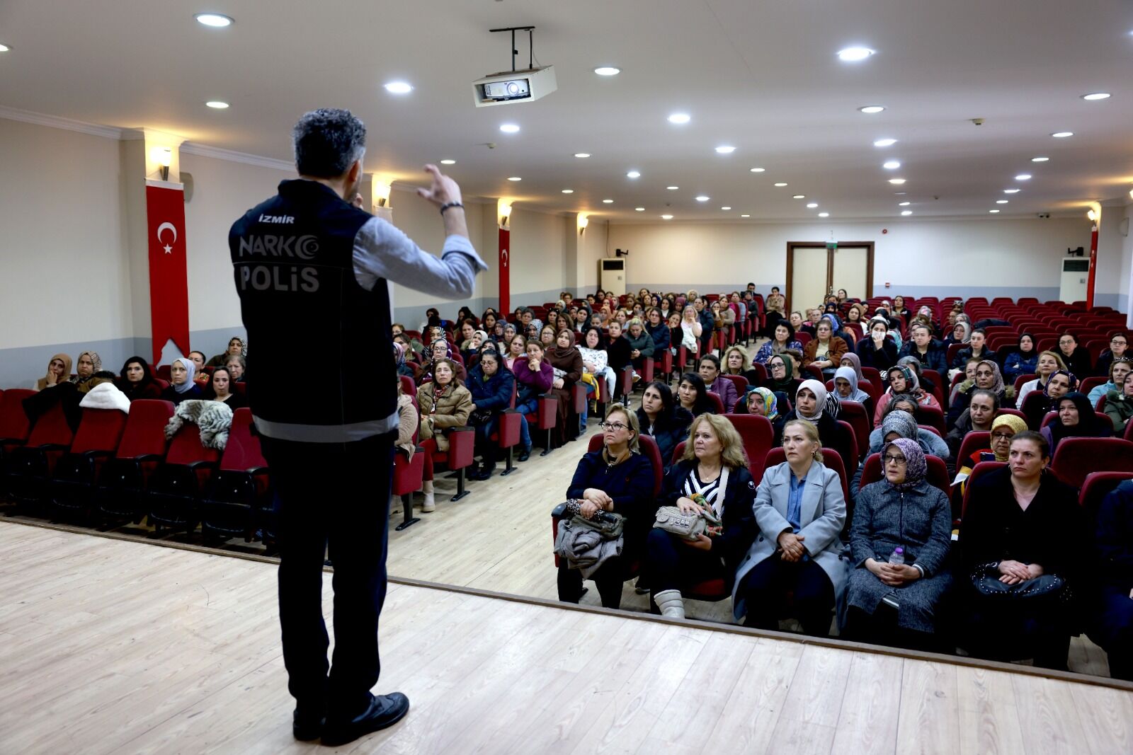 Bayraklı’da Madde Bağımlılığına Karşı Annelerle Farkındalık Eğitimi (4)