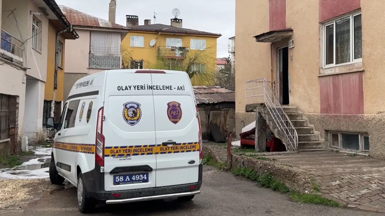 Boşanma aşamasında olduğu kadını bıçaklayıp üzerine kapıyı kilitleyerek kaçtı!