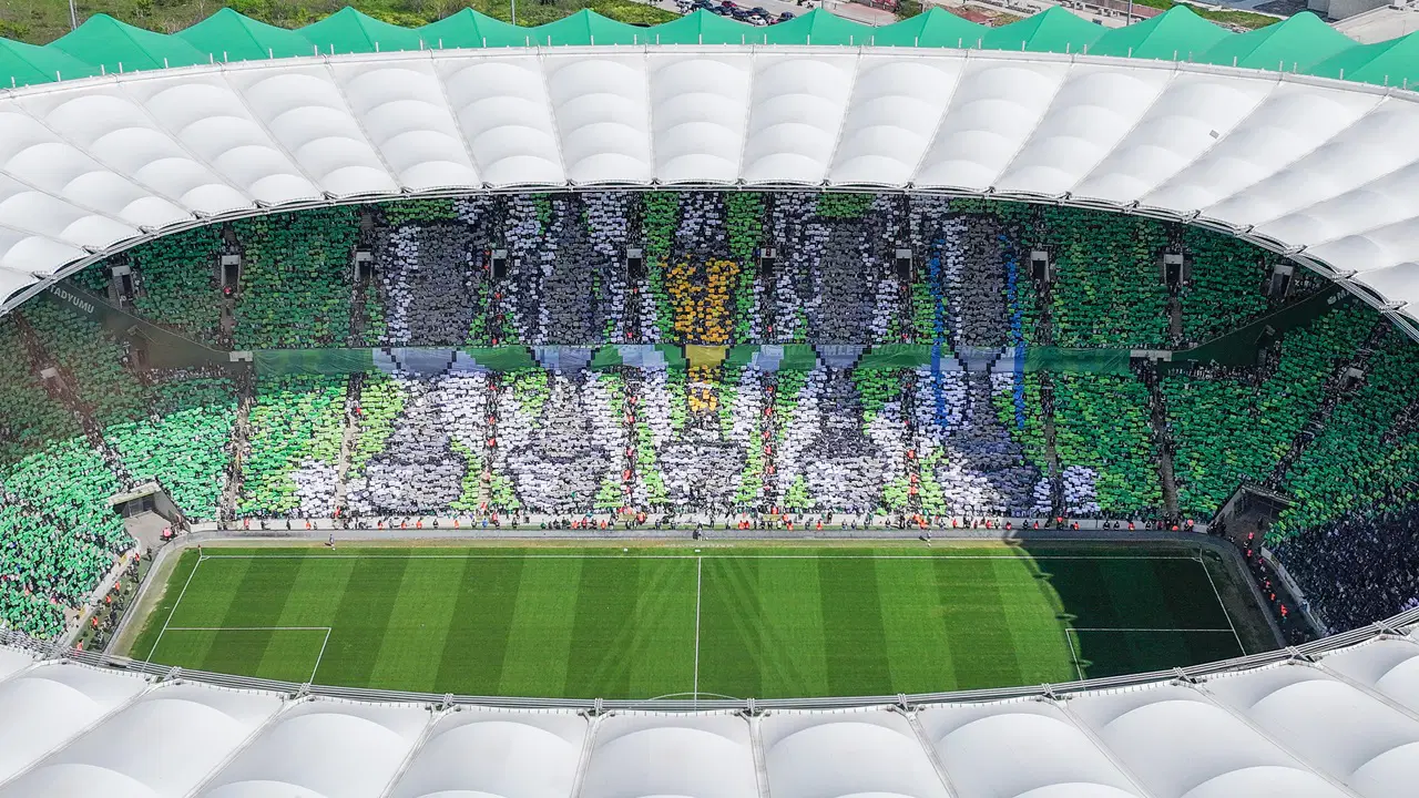 Bursasporlu Taraftarlardan Sampiyonluk Macinda Nefes Kesen Koreografi 2