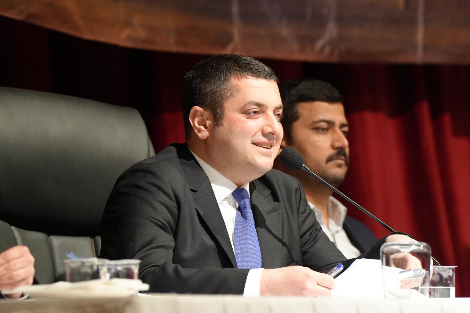 D6784A7B 5B7B 40E0 A551 959F4E7Fce76