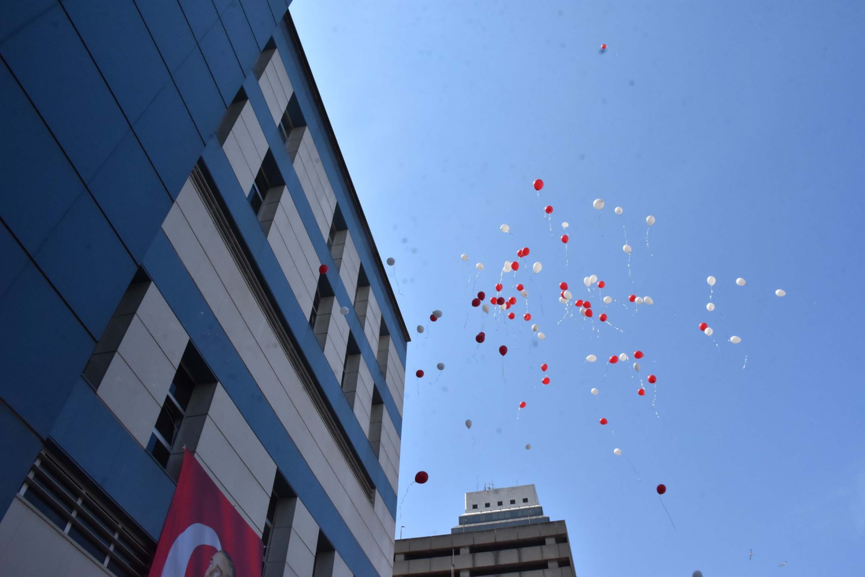 I Z M I R D E H A S T A C O C U K L A R 23 N I S A N C O S K U S U 1270835 378227