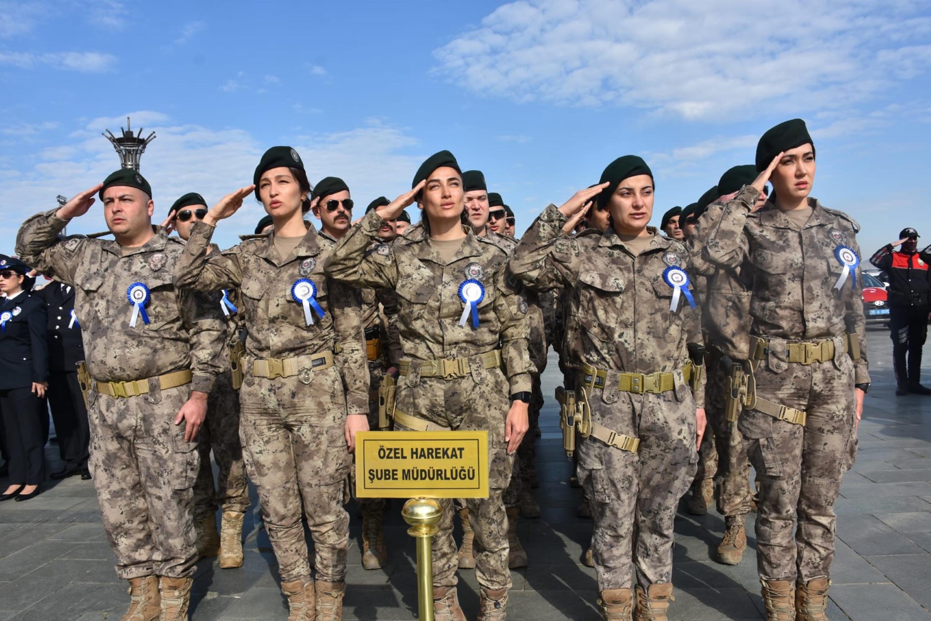 I Z M I R D E T U R K P O L I S T E S K I L A T I N I N 181 I N 1253724 373114