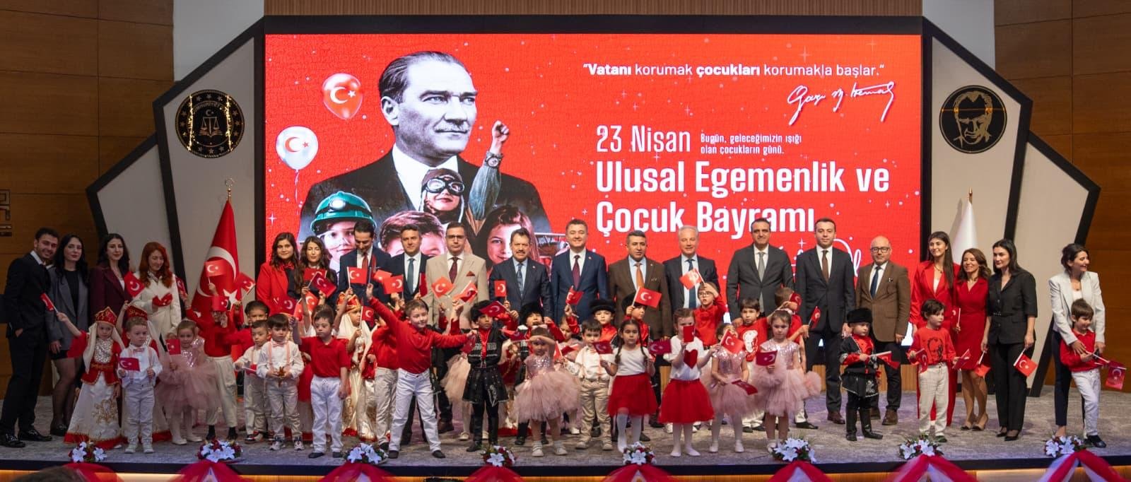 Izmir Adliyesinde 23 Nisan Coskusu 1