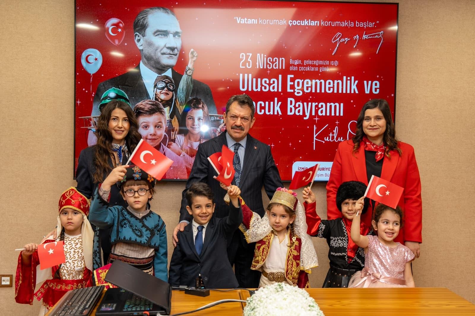 İzmir Adliyesi'nde 23 Nisan coşkusu