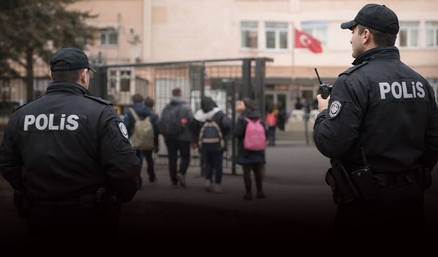 İzmir'in okullarında yeni dönem: Polis ve bekçiler nöbete başladı!