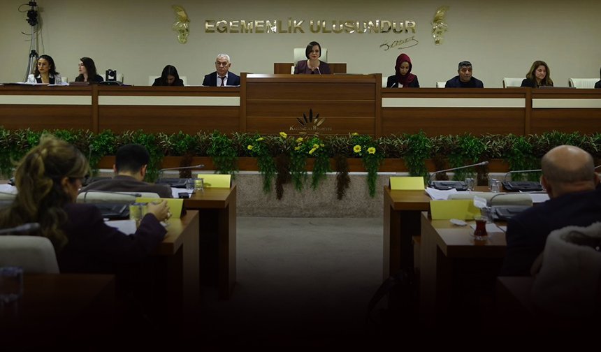 Karabağlar'da meclis toplantısı karıştı: AK Parti grubu meclisi terk etti