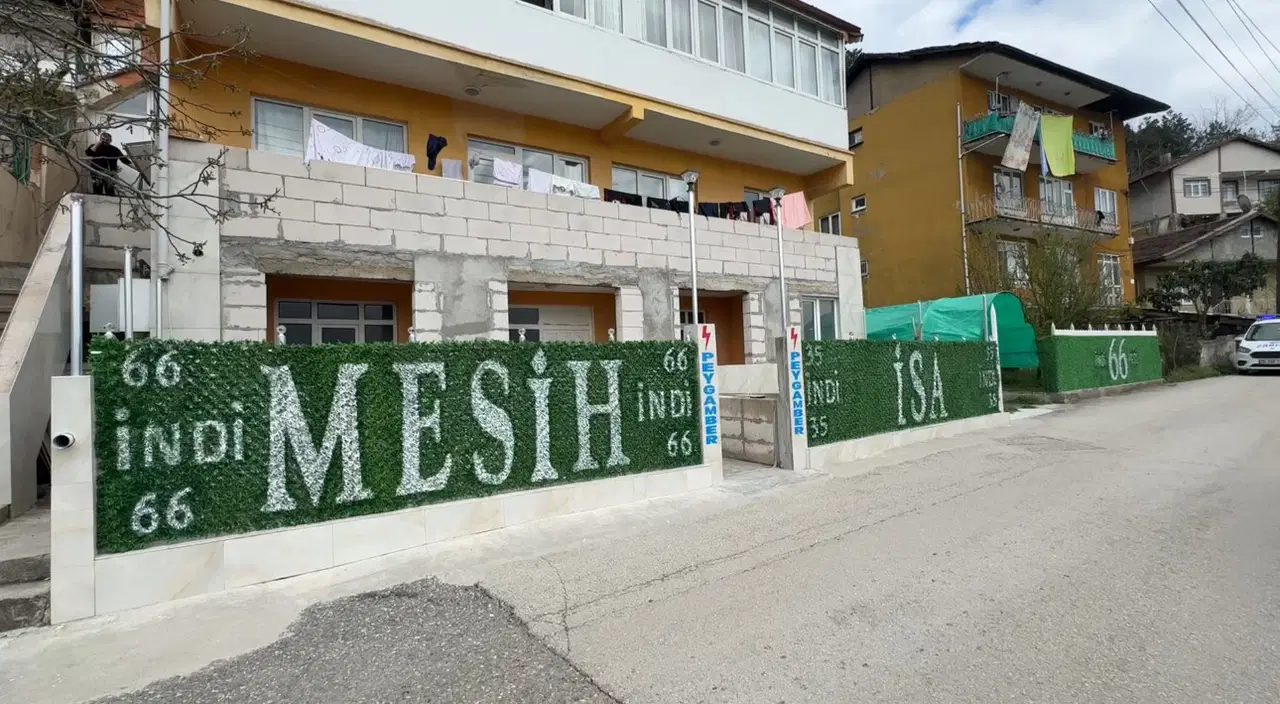 Kendisini Mesih Ilan Etti Duvar Yazilari Ekipleri Harekete Gecirdi 1