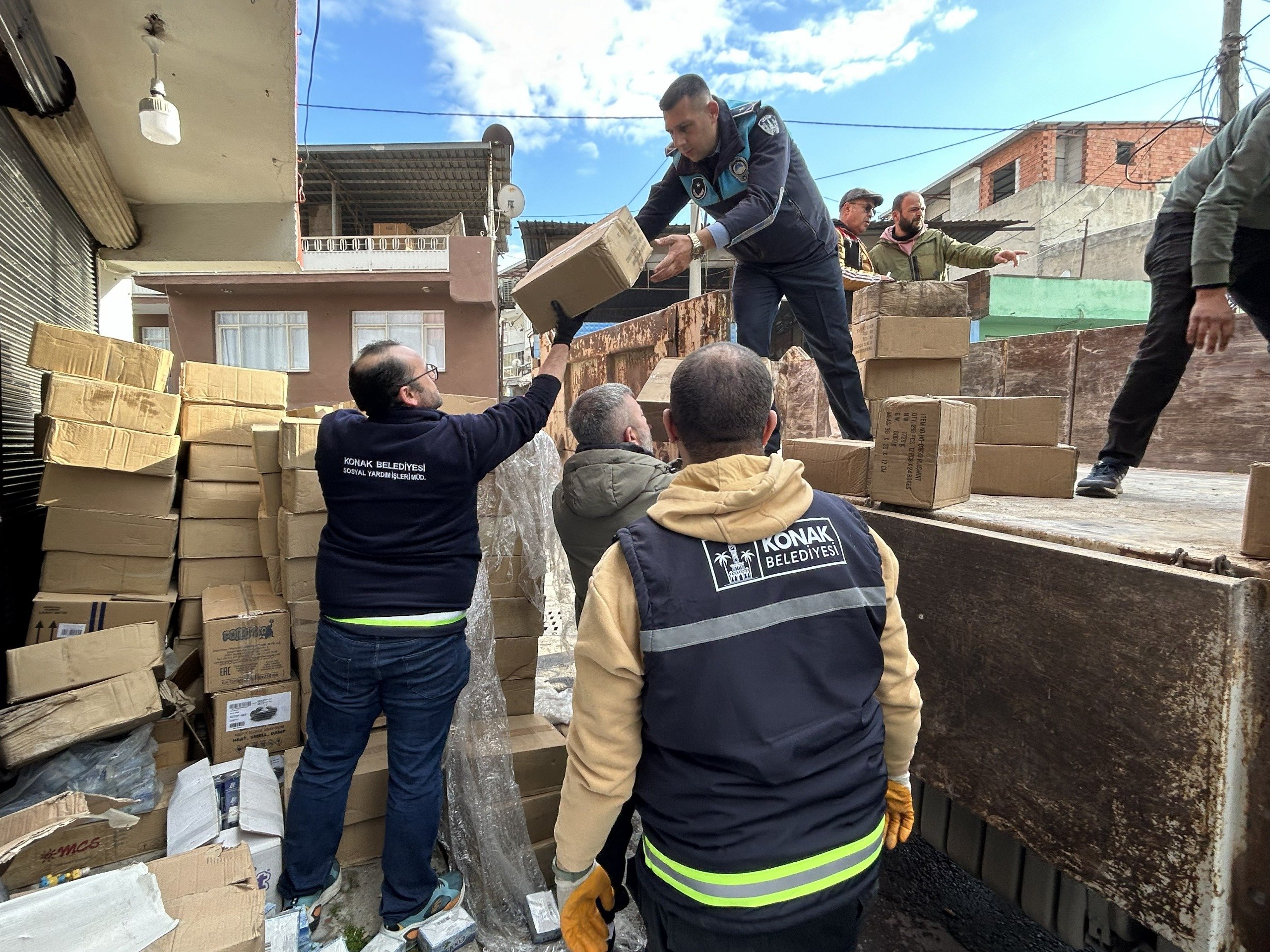 Konak Zabıtası, Halk Sağlığını Hiçe Sayanlara Geçit Vermedi (5)