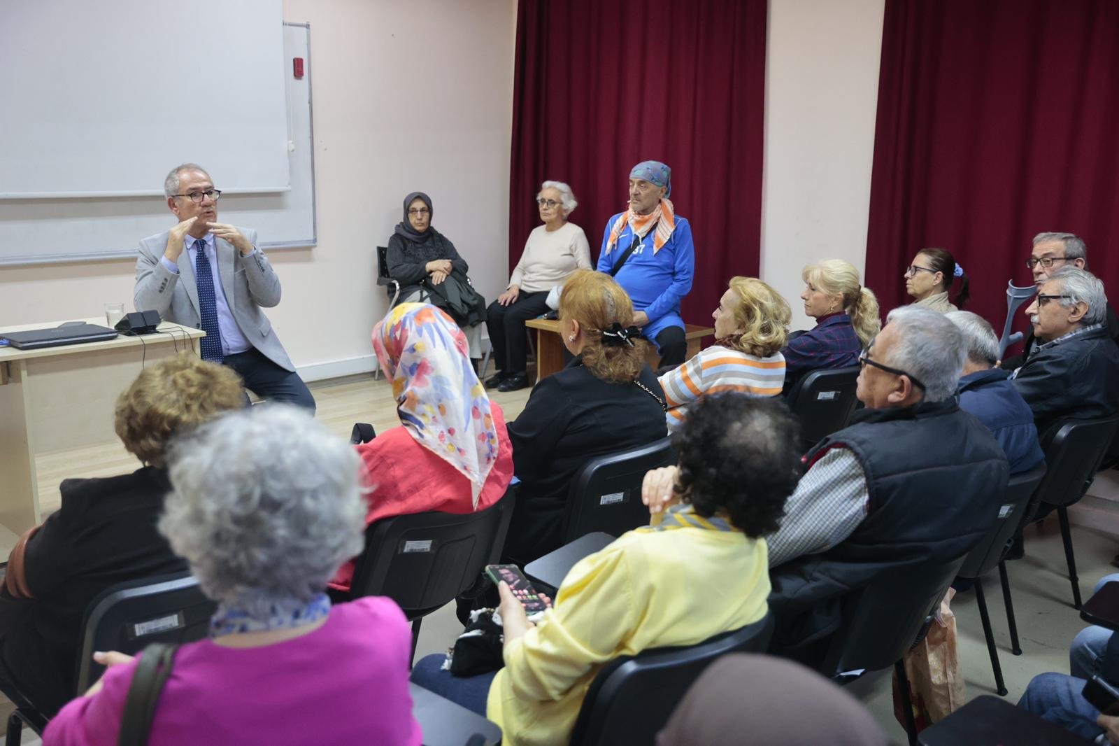 Konak’ın İleri Yaş Merkezi’nde Hareketli Yaşam Semineri (1)