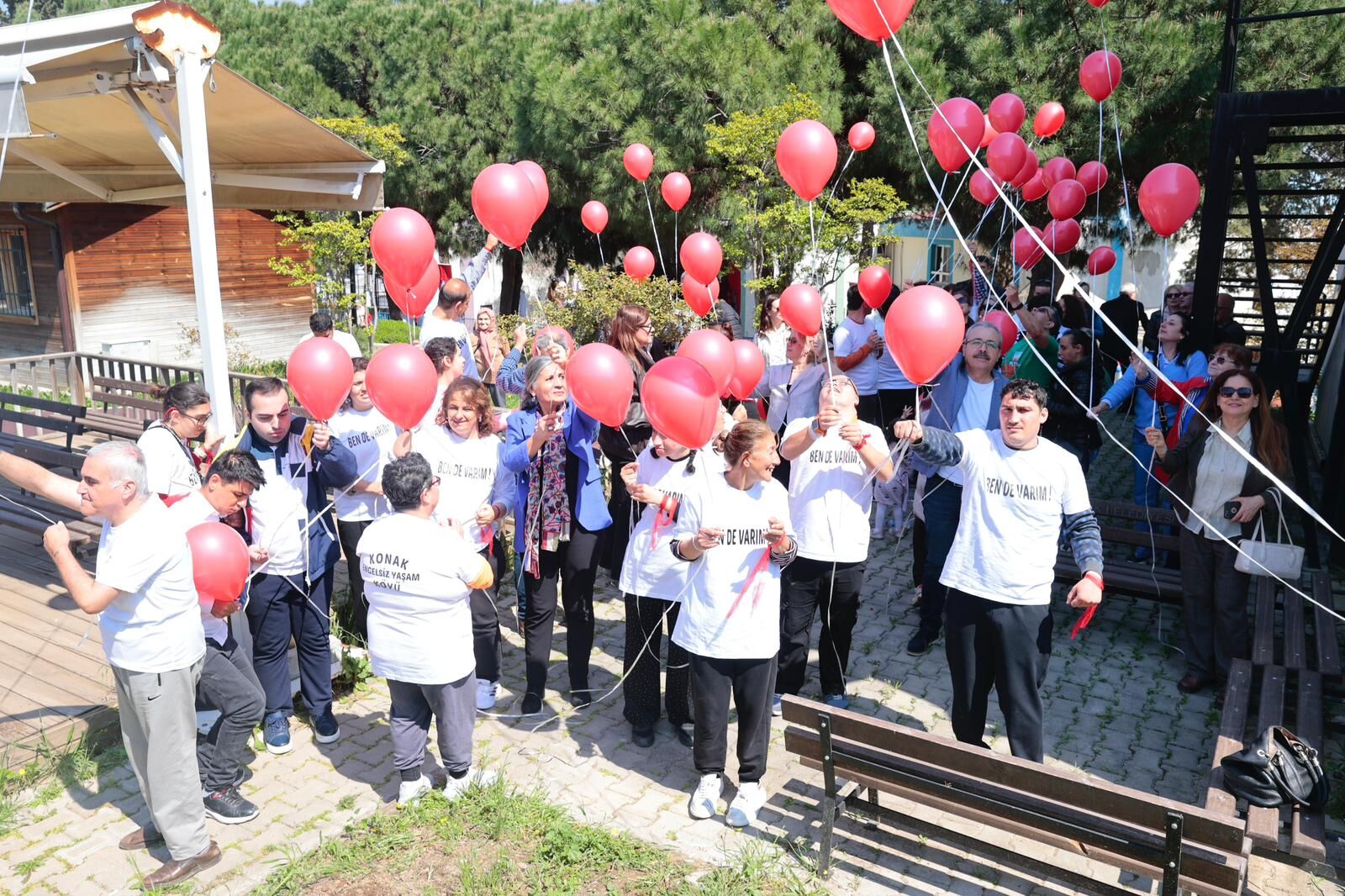 Konak’ta Otizm Farkındalık Günü’nde ‘Biz De Varız’ Dediler (4)
