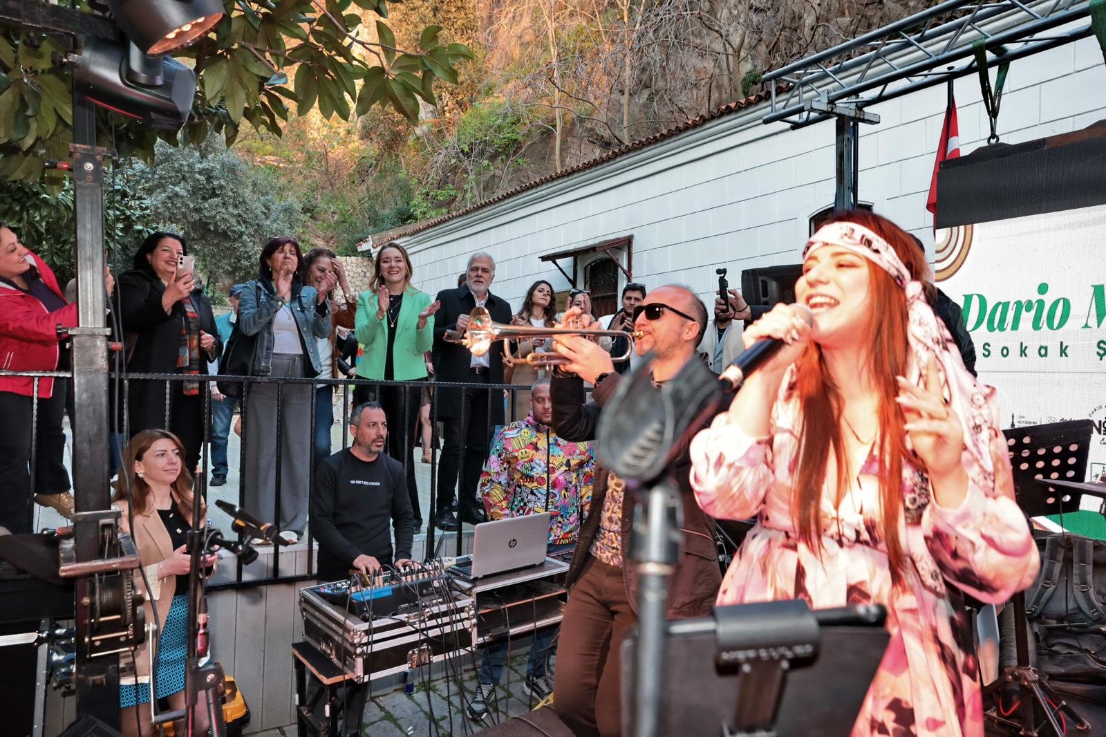 Konak’tan Dario Moreno Için Unutulmaz Şenlik İzmirliler Akın Etti (10)