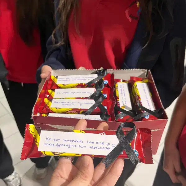 Ogrencilerden Ogretmenlerine Duygulandiran Surpriz 1