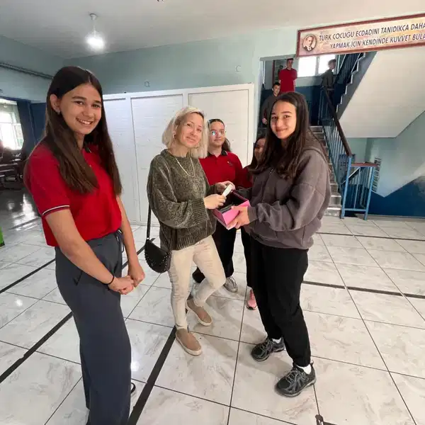 Ogrencilerden Ogretmenlerine Duygulandiran Surpriz 2