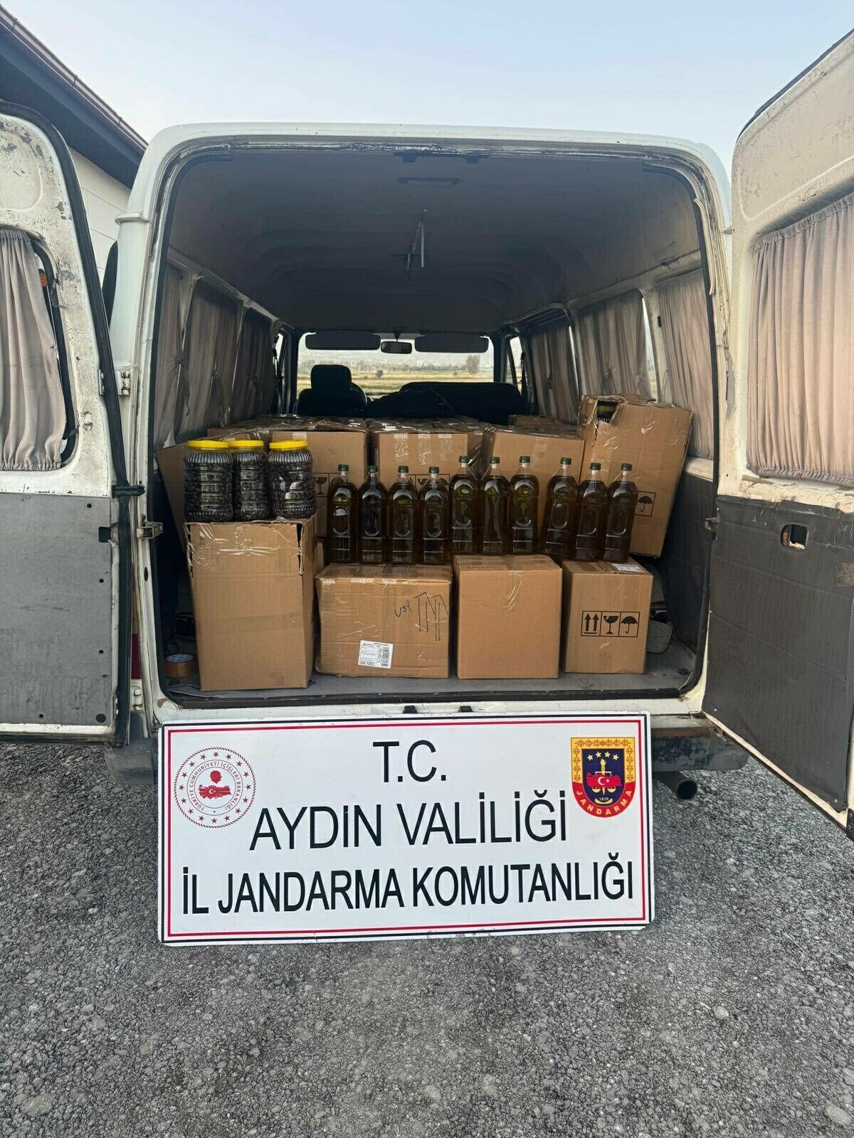 Bin 560 litre tağşiş/taklit zeytinyağı ele geçirildi; 3 gözaltı