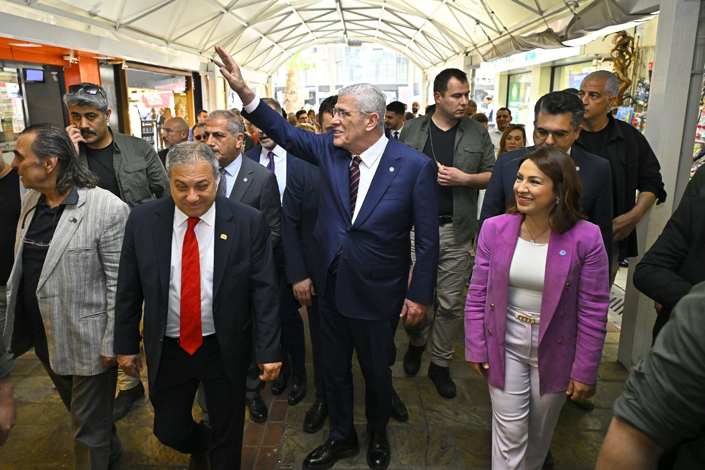 Dervişoğlu'ndan İzmir'de Esnaf Ziyareti 9 Mayıs 2026 (1)