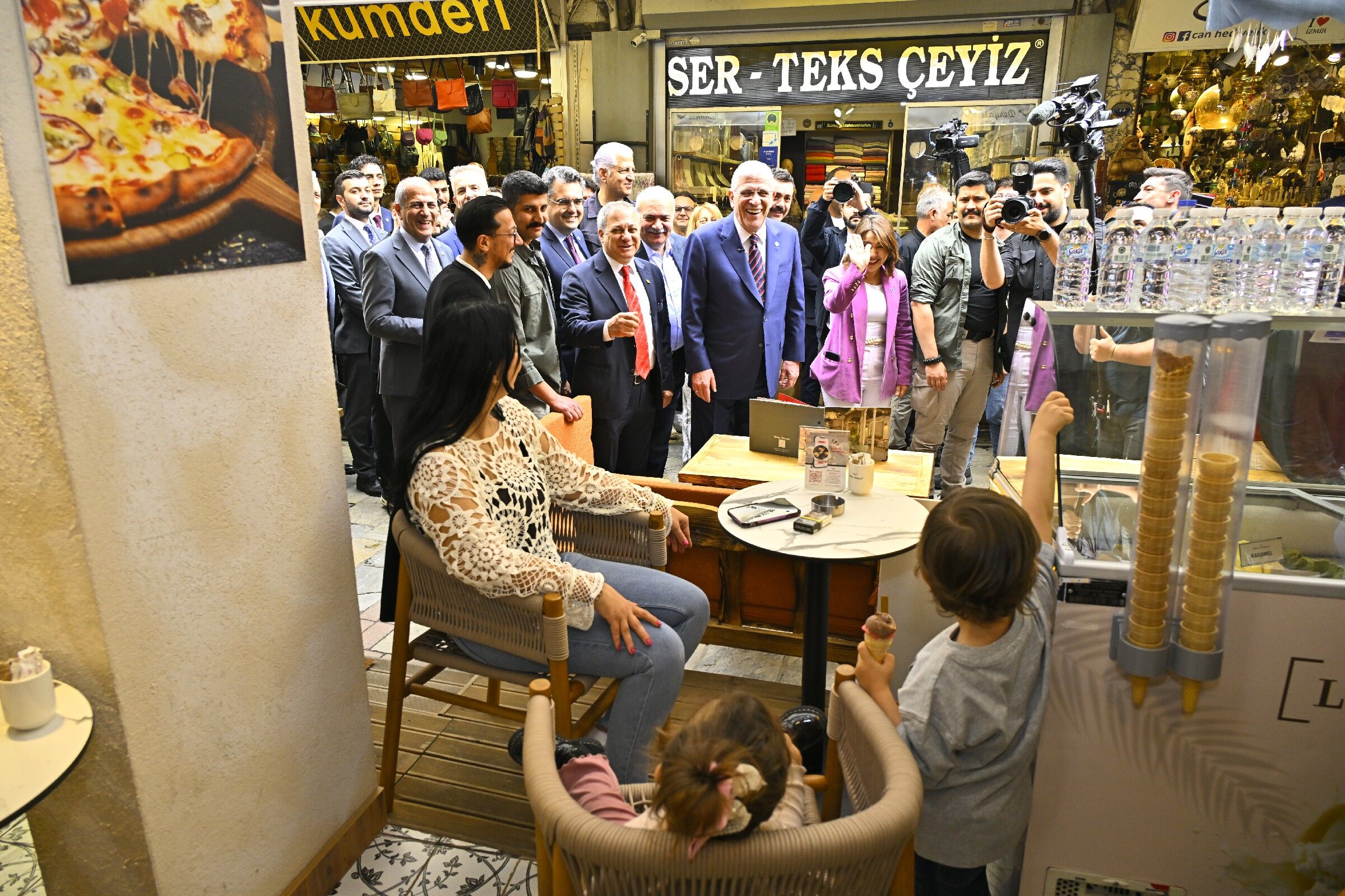 Dervişoğlu'ndan İzmir'de Esnaf Ziyareti 9 Mayıs 2026 (15)