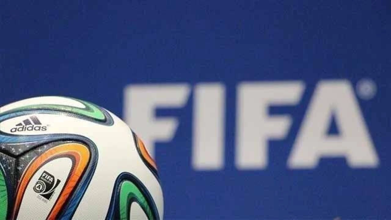 Türk futbolunda 3 kulübe FIFA'dan transfer yasağı
