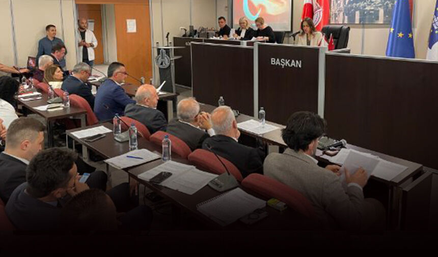 Karşıyaka'da 'kesin hesap' tartışması: Mallarımızın üzerinde haciz var!