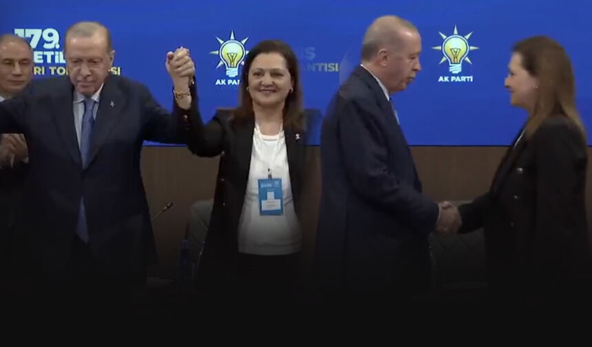 Rozetini Cumhurbaşkanı Erdoğan taktı... Köksel resmen AK Parti'ye geçti!