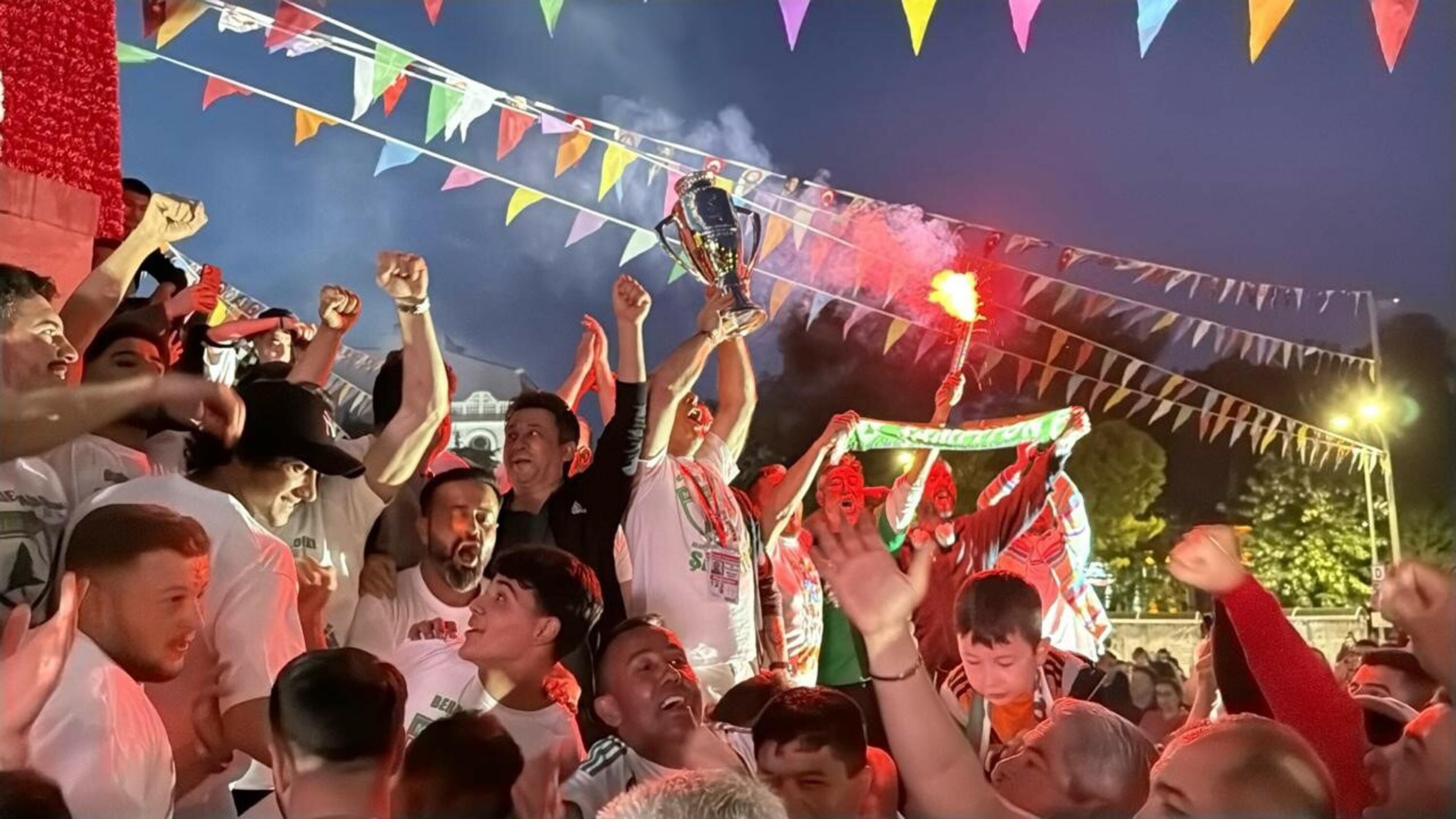 Şampiyon Muğlaspor'a kentte tarihi karşılama