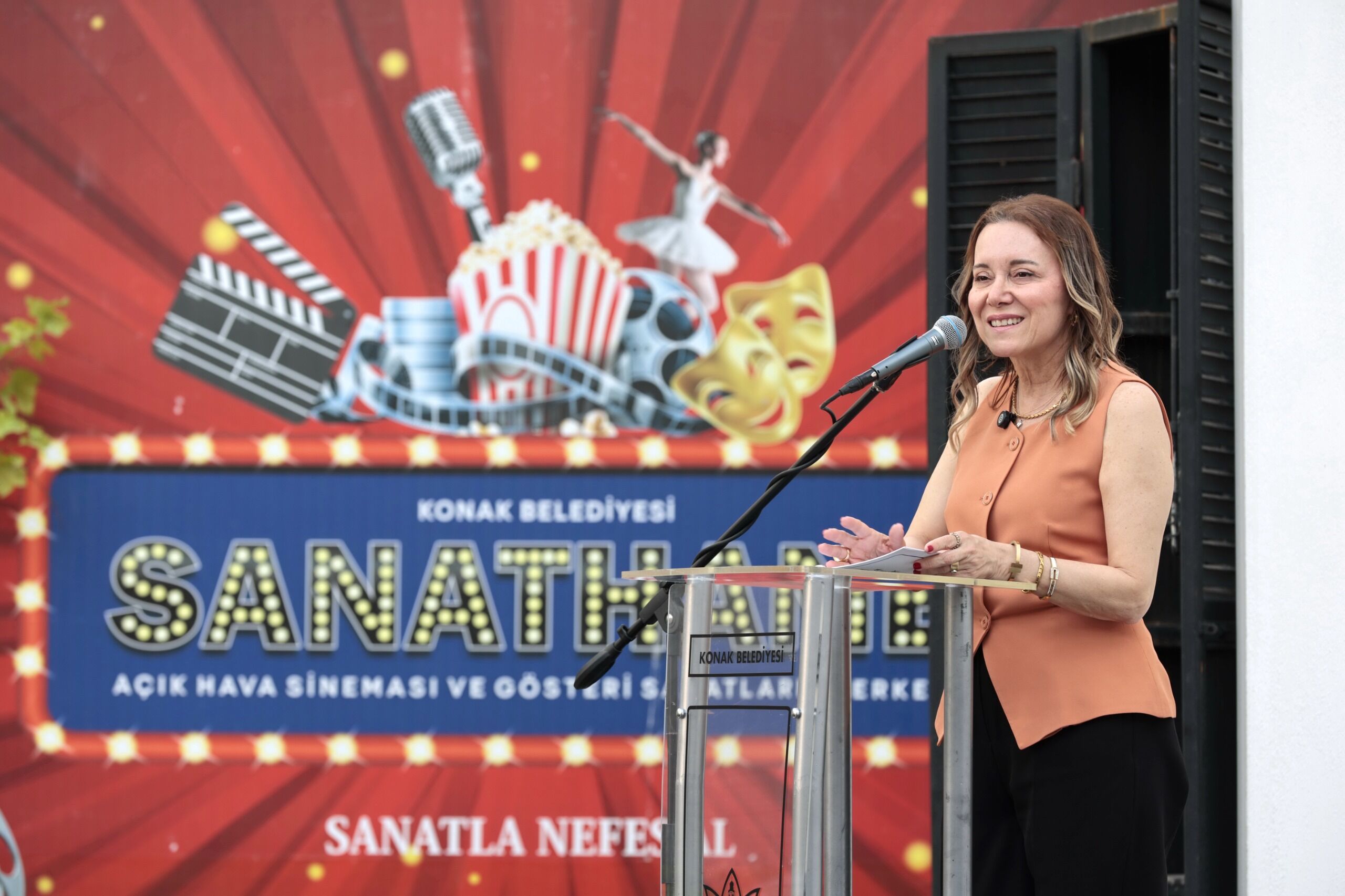 Sanathane Yaza Dopdolu Giriyor (1)