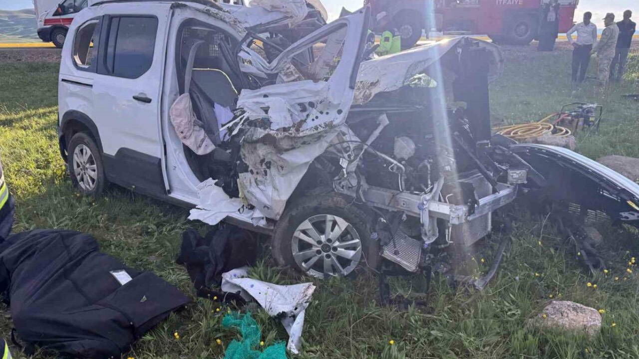 Takla atan araçta 1'i bebek 3 kişi hayatını kaybetti