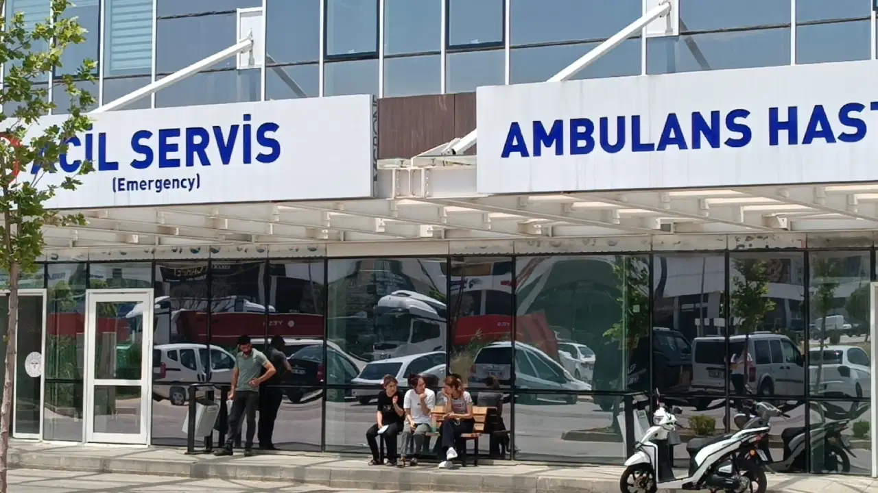 Fabrikada su zehirlenmesi şüphesi: 25 işçi hastaneye kaldırıldı