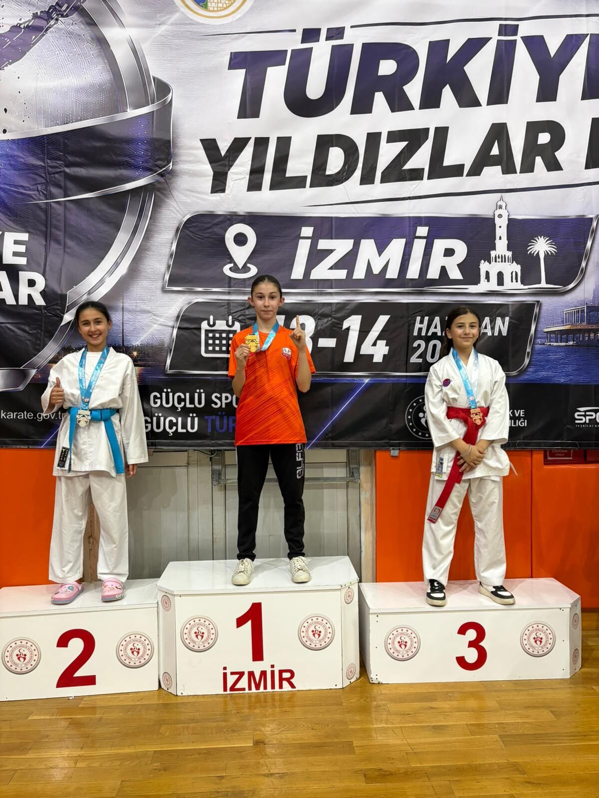 4 Aliağalı Karateciler Ege Ligi'nden 12 Madalya Ile Döndü