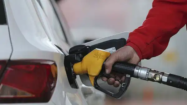 Tabela gece yarısı değişti: Benzine indirim geldi!