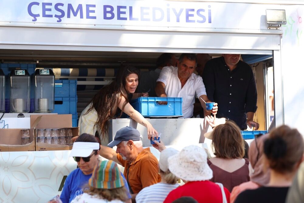 Çeşme'de Aşure Lokması Paylaşıldıphoto 2026 06 28 19 39 55