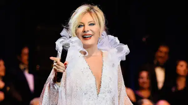 Usta sanatçı Emel Sayın'dan sevenlerini üzen haber!