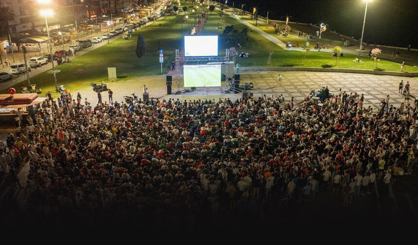 İzmir'de milli heyecan coşkusu dev ekranda yaşanacak!