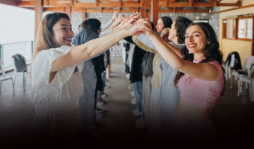 İzmir'de çocukların geleceğine renkli dokunuş
