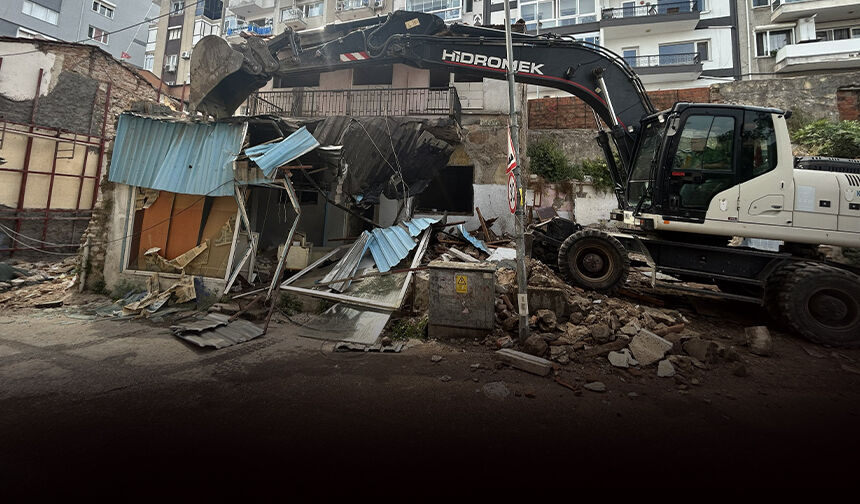 Konak'ta kent estetiğini bozan metruk binalar yıkılıyor!