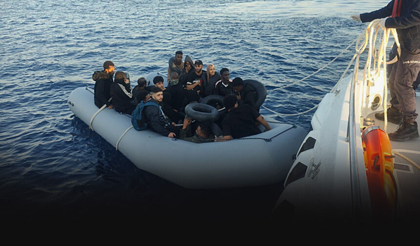 İzmir'de lastik botta can pazarı... 35 göçmen kurtarıldı