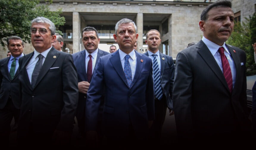 Özgür Özel'in yol haritası netleşti: Yeni parti için tarih belli oldu!