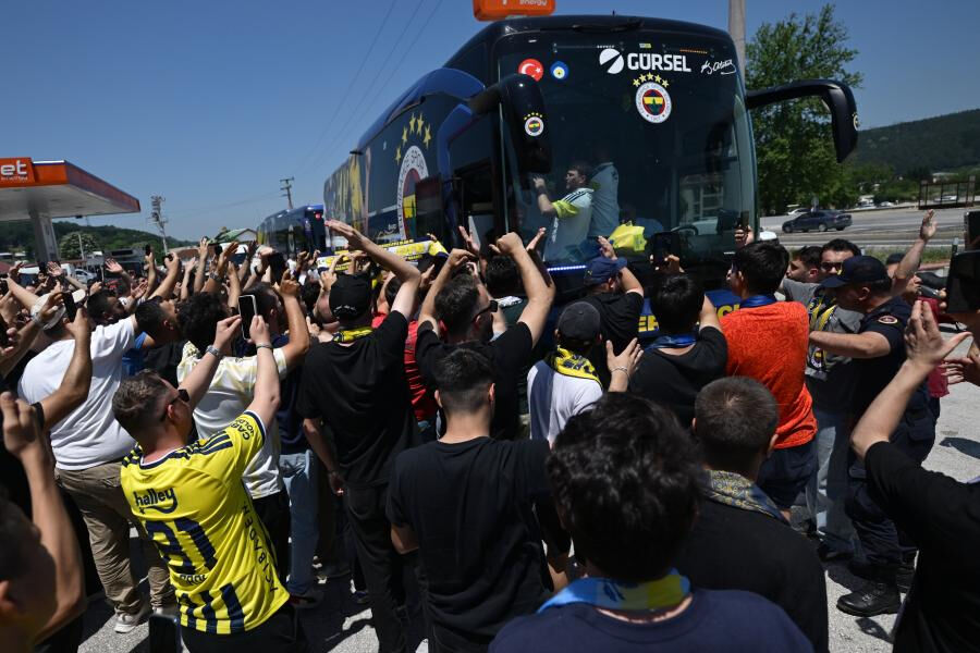 Yeni sezon hazırlıkları başladı: Fenerbahçe taraftarından coşkulu karşılama