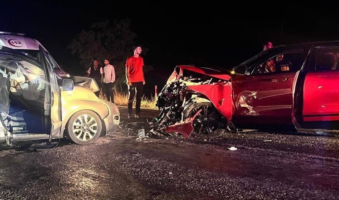 Afyonkarahisar'da feci kaza: 2 kişi öldü, 4 kişi yaralı!