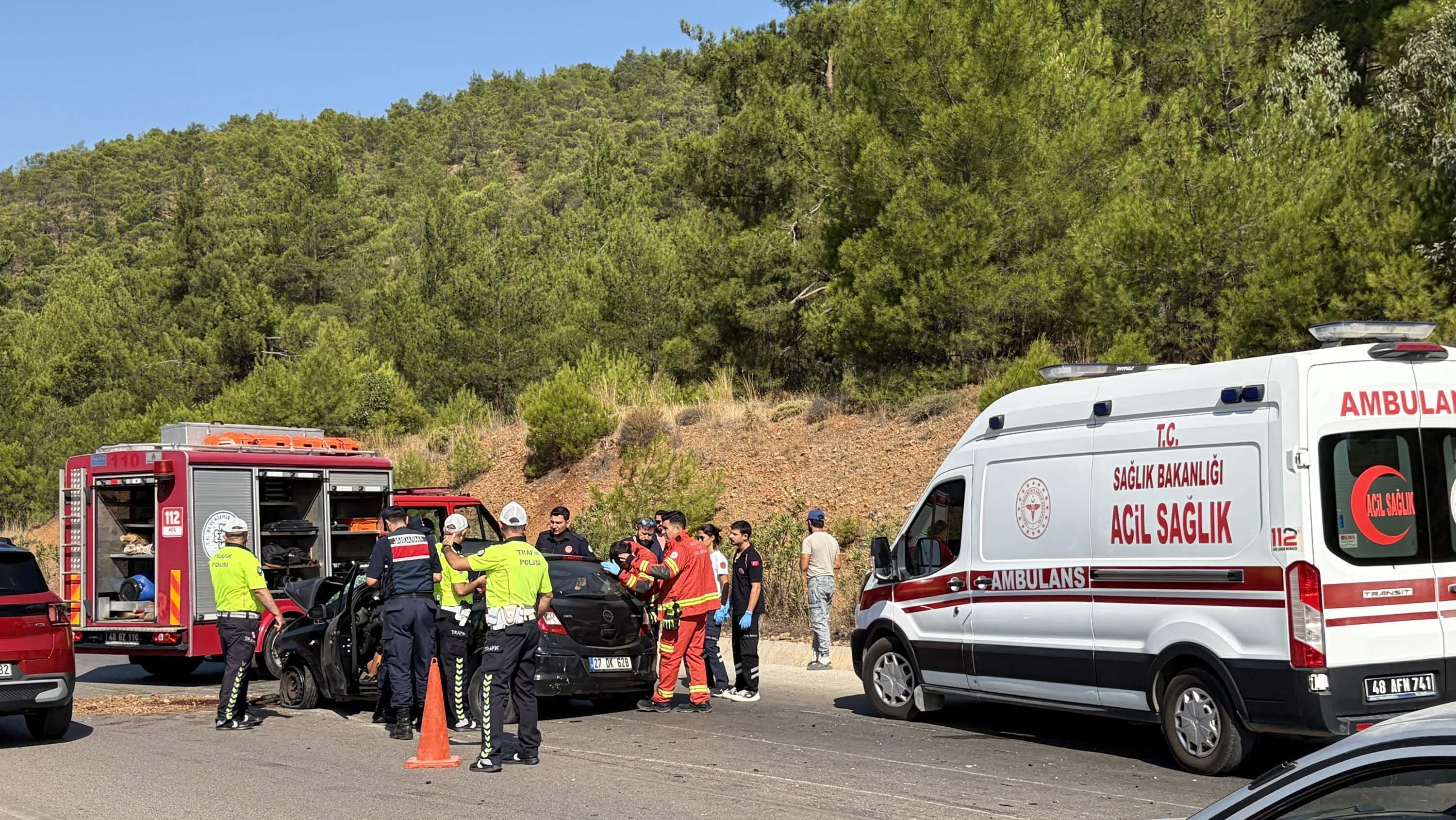 Fethiye'de kamyonetle çarpışan otomobilin sürücüsü öldü