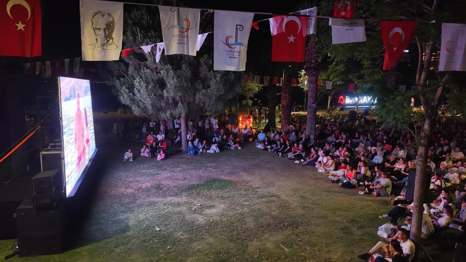 Bayrakli'da Açik Hava Si̇nema Günleri̇ Devam Edi̇yor (2)