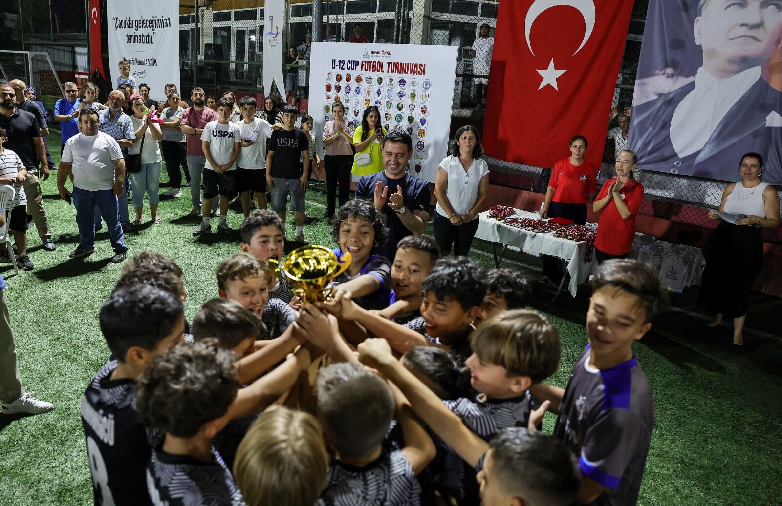 Bayrakli'da U 12 Cup'ta Şampi̇yon Belli̇ Oldu (5)